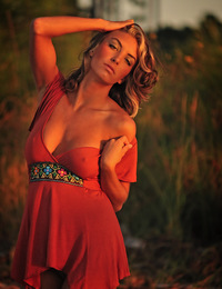 Blonde babe basking under the afternoon sun. - Marilyn Winters - Auburn